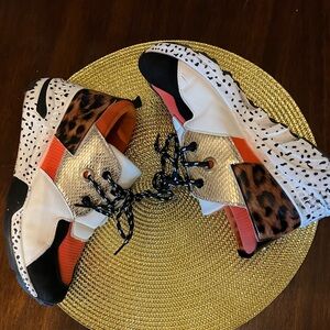 CHEETAH Print Sneakers Sz 8, Great Condition.